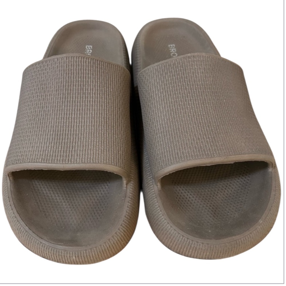 CLOUD SLIDES Women’s Mocha Brown- Sz 40-41 Euro/ 9-9.5 USA